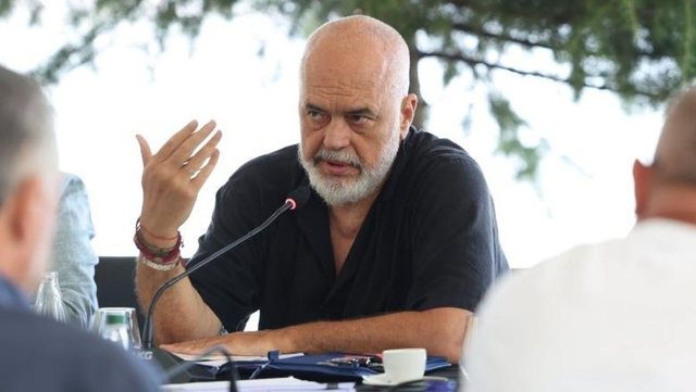 NGA NDËRTIMET TEK LEGALIZIMET/ Rama zbardh diskutimet në mbledhjen për “Praninë Besnike”, porosia: Njerëzit duhet të ndihen të qetë