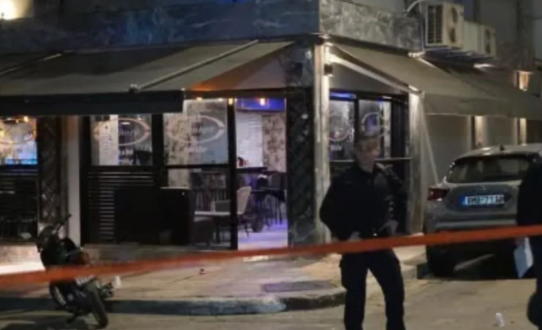 TË SHTËNA ME ARMË NË NJË KAFENE NË ATHINË/ Plagoset një fëmijë shqiptar, autorët…
