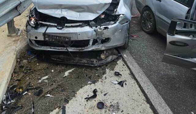 AKSIDENT TE URA E MATIT/ Përplasen dy automjete, dy persona dërgohen në Spitalin e Traumës