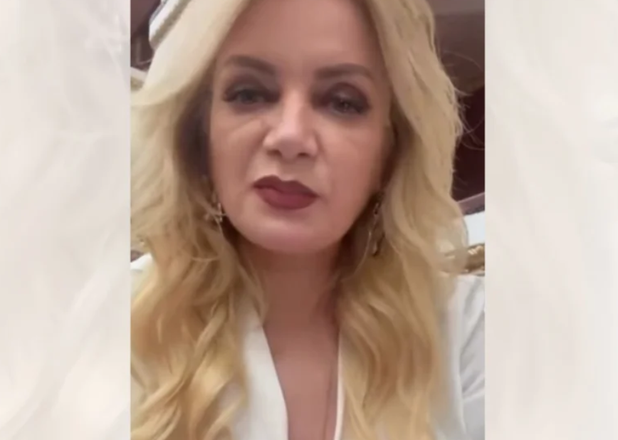 MË ZUNË PRITË ME SHARJE DHE FYERJE  Iris Luarasi flet për incidentin para hyrjes në Parlament  Më akuzuan se nuk mbroj gratë  ndërkohë që 