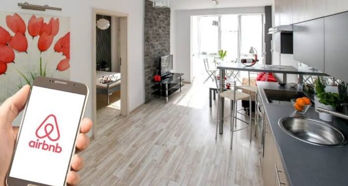 BE RREGULLA TË REJA PËR AIRBNB/ Qytetet mund të kufizojnë qiratë në zonat me krizë strehimi
