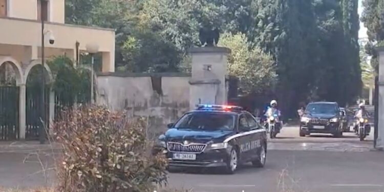 AMBASADORI I SHBA MERR ZYRTARISHT DETYRËN/ Eric Wendt i dorëzon letrat kredenciale Begajt! Momenti kur largohet nga Pallati i Brigadave