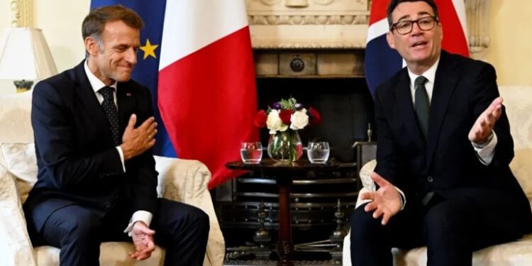 BURHAM DHE MACRON TAKOHEN “DOWNING STREET”/ Bien dakord të shtojnë masat kundër emigracionit ilegal midis Francës dhe Anglisë