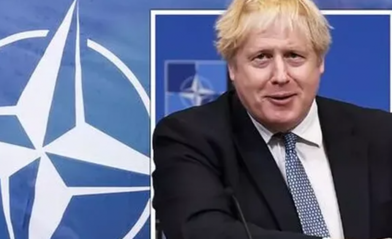 SHPËTOJNË PËR “FIJE TË PERIT” ZYRTARËT E BE HE BORIS JONSON/ Një tren që vinte pas tyre u godit nga droni rus