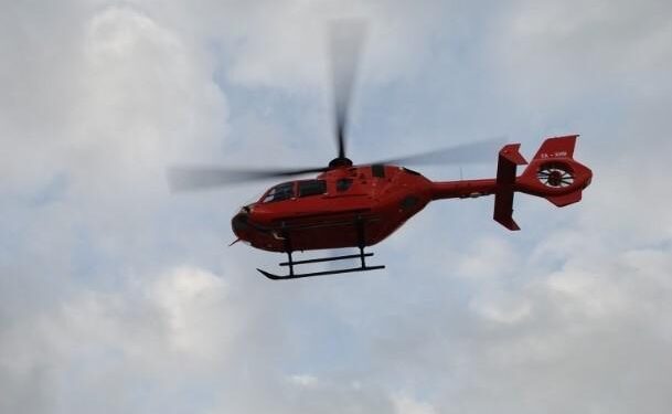 E RËNDË NË SKRAPAR/ Foshnja 1-vjeçare dëmton dorën me grirëse mishi, transportohet me helikopter te Trauma