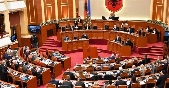 PAS GJASHTË JAVËSH PUSHIME/ Parlamenti rikthehet më 8 shtator! Zbardhet rendi i ditës, ja 3 pikat që do diskutohen