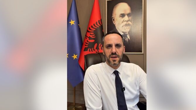 SHKRESA/ Aplikimet në Akademinë e Sigurisë, Lamallari firmos urdhrin që rishikon kufirin e moshës për pranimet në Polici