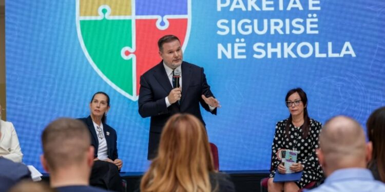 SIGURIA NË SHKOLLA BËN BASHKË KATËR MINISTRI/ Prezantohet dhe paketa: Implementim në të gjithë vendin, vija e kuqe…