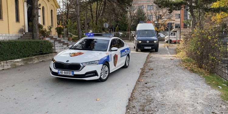 TË SHTËNA ME ARMË ZJARRI NË KORÇË/ Një person dërgohet në spital i plagosur! Ja për çfarë dyshohet