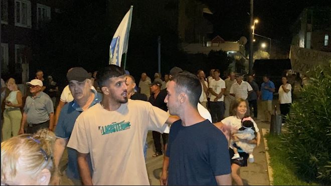 DIVJAKA KUNDËR SHKRIRJES SI BASHKI/ Mbahet protesta e 42-të kundër bashkimit me Lushnjën