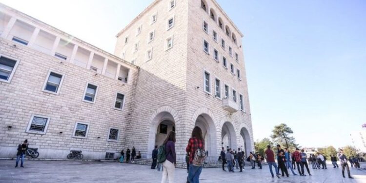 16 MIJË STUDENTË TË REGJISTRUAR NË UNIVERSITETE  Më të preferuarat Mjekësia dhe IT