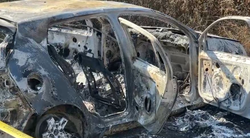 TË SHTËNA ME ARMË NË MAT  Breshëri me mbi 30 plumba ndaj makinës së familjes që u kthye nga Italia  autorët djegin mjetin në Urakë