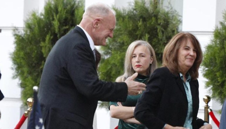 PRITJA E PARË E AMBASADORIT TË RI AMERIKAN WENDT/ Marrin pjesë politikanë të majtë e të djathtë! Berisha mbetet ‘Non grata’