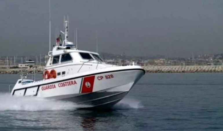 PËSOI GODITJE NË TRU NË MES TË DETIT/ 49-vjeçarja shqiptare evakuohet me helikopter nga trageti Greqi-Itali
