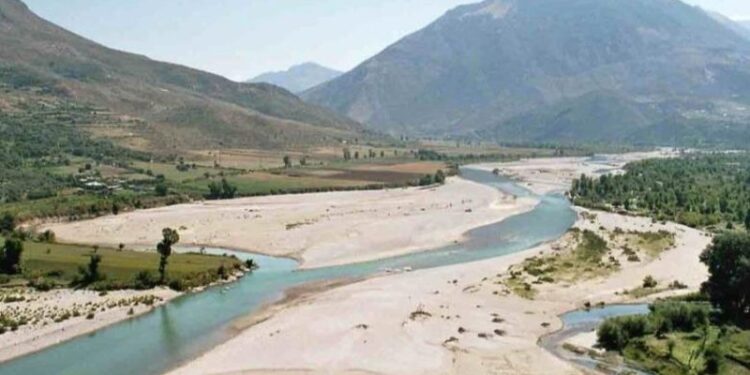 E PËSON KEQ/ Dëmtoi habitatin e Vjosës me fadromë, arrestohet 44-vjeçari, procedohet një tjetër