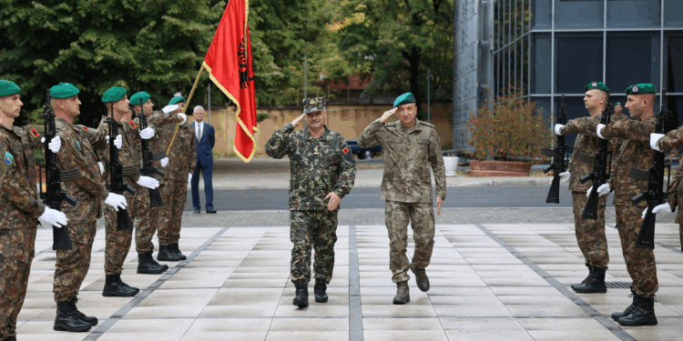 SHQIPËRIA VIJON ANGAZHIMIN NË KFOR/ Kingji takon komandantin Ulutaş në përfundim të mandatit