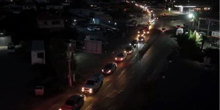 TRAFIK I RËNDUAR NË AKSIN RRUGOR ELBASAN-TIRANË/ Kolona kilometrike automjetesh te Bradasheshi