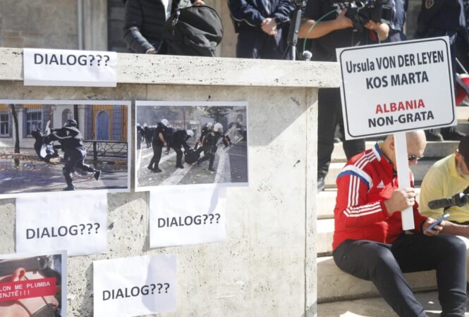 “TE KRYEMINISTRIA NË ORËN 10:00″/ Të rinjtë thërrasin protestë kombëtare ditën e shtunë