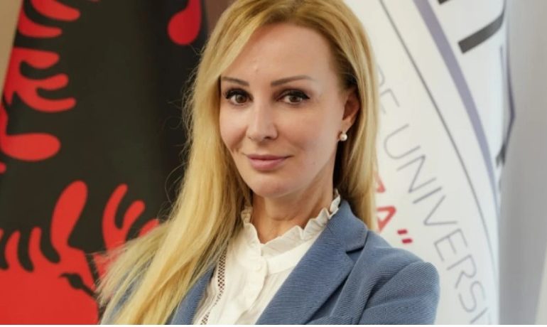 U SHKARKUA NGA POSTI I DREJTUESES SË QSUT/ Zbulohet posti i ri që merr Anxhela Paparizo