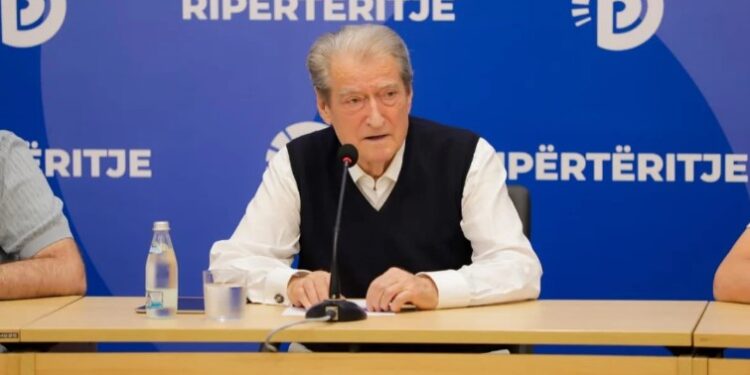 “NUK KA ZGJEDHJE, POR FARSË”/ Berisha: Të shtunën protesta më e madhe kombëtare në mbështetje të studentëve
