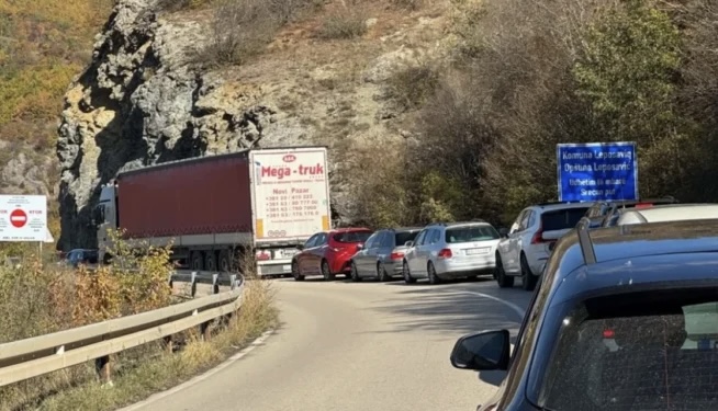 ZGJEDHJET NË SERBI/ Radhë kilometrike në disa pika kufitare