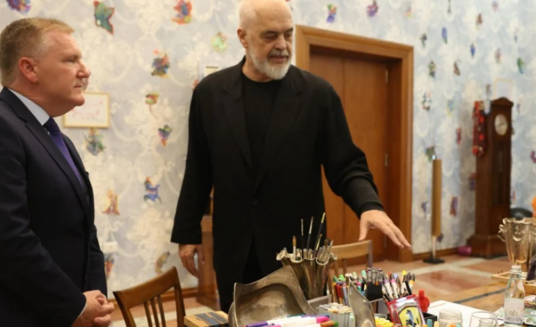 “SHQIPËRIA I PËRKET BE”/ Komisioneri i BE takon Ramën: Keni histori të fortë progresi, jepni rezultate të pakthyeshme