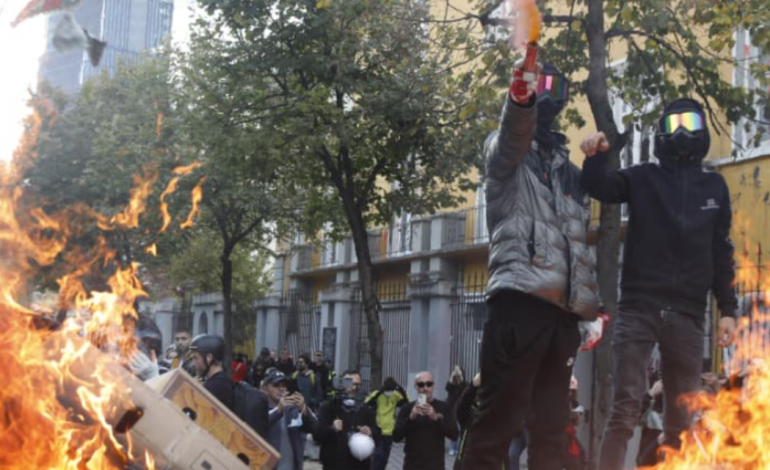 IDENTIFIKOHEN 5 PROTESTUES TË MASKUAR/ Policia: Tre janë përsëritës, gjobë 500 mijë lekë