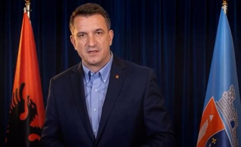 THE TELEGRAPH: Kryebashkiaku i Tiranës e drejton qytetin nga paraburgimi me video të realizuara me IA