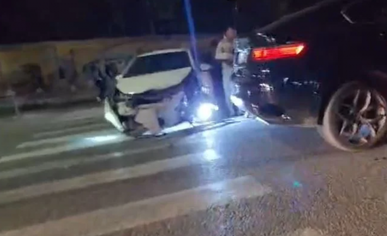 AKSIDENT NË QENDËR TË ELBASANIT/ Përplasen keq dy automjete