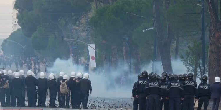 DHUNA NË PROTESË/ 16 të arrestuarit e parë dalin nesër para Gjykatës për verifikimin e masës së sigurisë