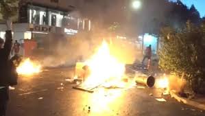 RRITET BILANCI I DËMEVE NË PROTESTË/ 19 të lënduar, gazetari goditet me tullë në kokë, nën kujdes mjekësor edhe një punonjës i trupit diplomatik
