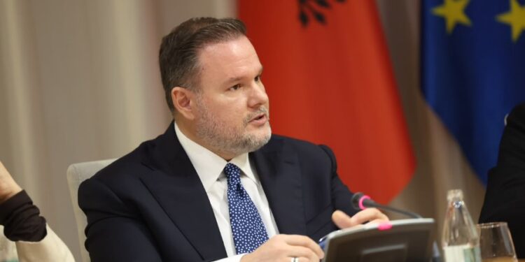 PËRFSHIRJA NË PROTESTA/ Ministri Demo: Fëmijët nuk e kanë vendin mes dhunës, së shpejti platforma “Help for You” kundër abuzimeve online