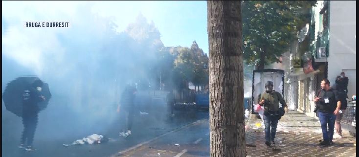 TENSIONET/ Policia hedh ujë e gaz lotsjellës, protestuesit përgjigjen me gurë
