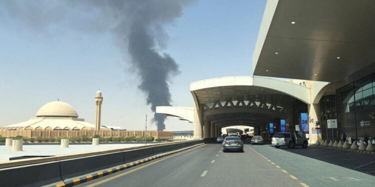 ARABIA SAUDITE NË SULMET HUTHI/ 13 të vdekur nga goditja në aeroportin e Riadit